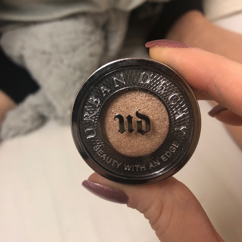 Urban decay gold eyeshadow